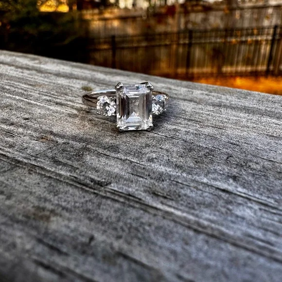 .925 CZ 2.5 carat center stone ring - Picture 2 of 4